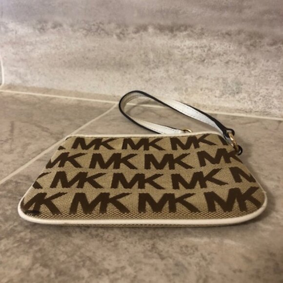 Michael Kors monogrammed wristlet EUC - Picture 8 of 14